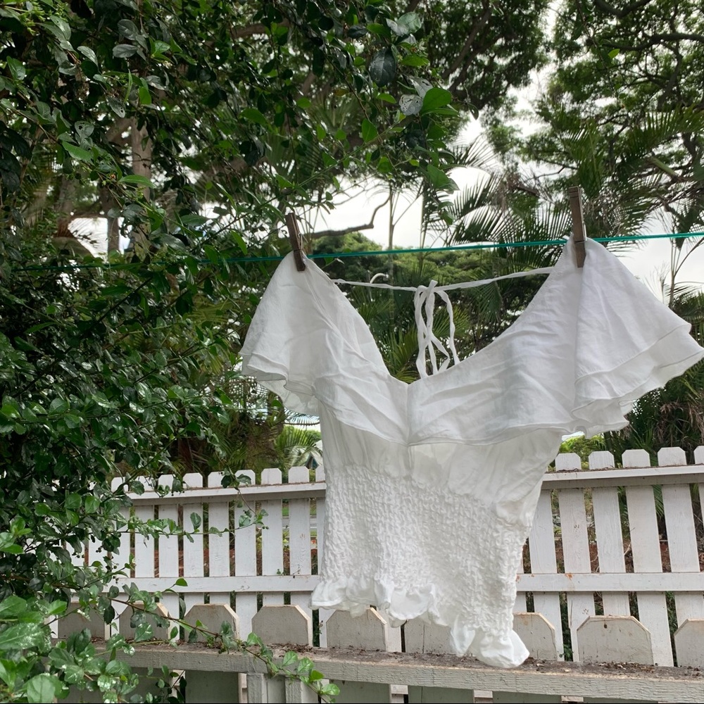 H&M white flowy open back blouse 🤍